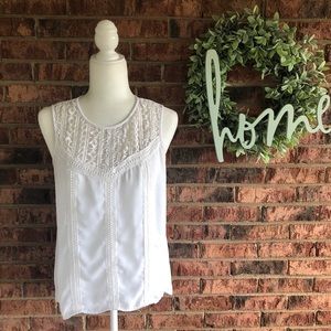 ✨5/$15 { XHILIRATION } White Crochet Blouse